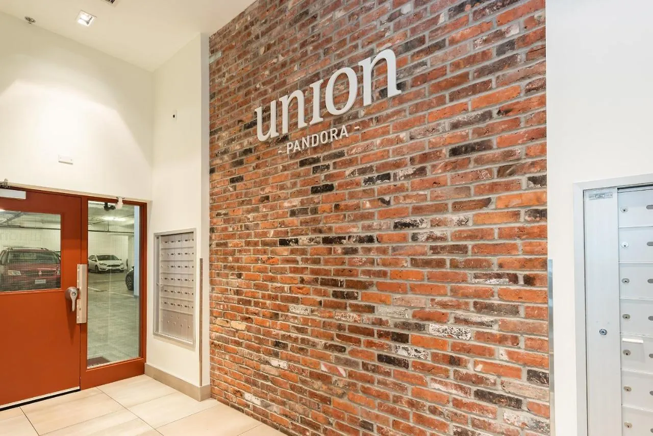 Апартаменты 506 Union - Downtown Victoria, Secure Parking Included  Виктория